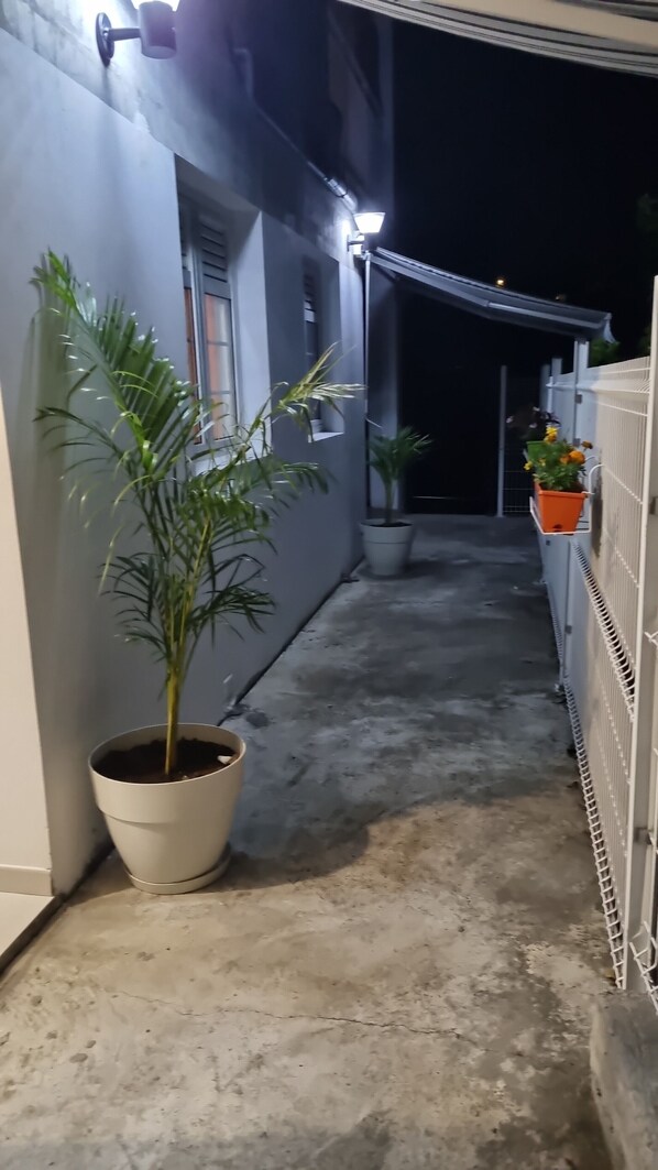 Property grounds - Peaceful apartment in the countryside (Ducos)