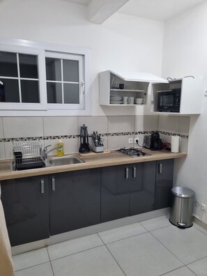 Private kitchen - Peaceful apartment in the countryside (Ducos)