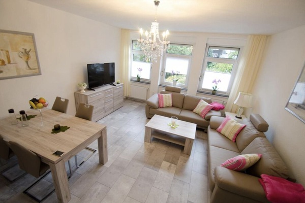 Smart TV, libros y biblioteca musical