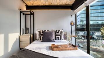 Urban Two-Bedroom Apartment | Ropa de cama de alta calidad y caja de seguridad en la habitación