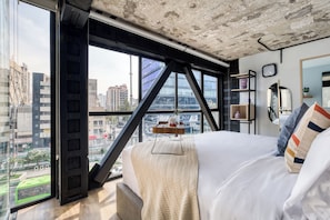 Industrial One-Bedroom Apartment | Street view - ULIV Apartments El Ángel (Mexico City)