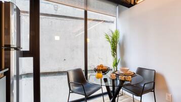 Industrial One-Bedroom Apartment | Comedor