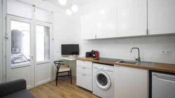 Réfrigérateur, micro-ondes, cafetière/bouilloire