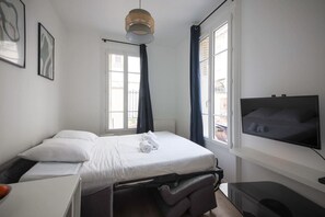 1 chambre, bureau, fer et planche à repasser, Wi-Fi