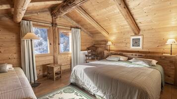 7 quartos, ferros/tåbuas de passar roupa, berço de viagem