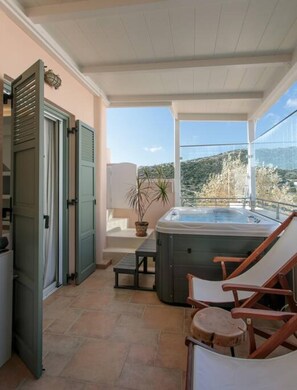 House | 2 bedrooms - Naxos Chalkion Beautiful Detsis House With Jacuzzi (Naxos)