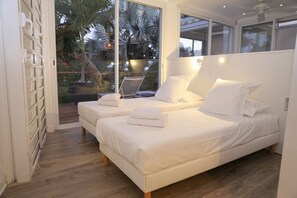5 Schlafzimmer, Schreibtisch, Bügeleisen/Bügelbrett, Reisekinderbett