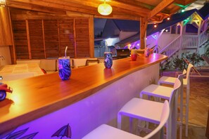 Unclassified image, 4 of 81, button