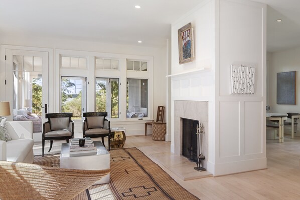 Interior - East Hampton: Chic 4 bed, Water Views, Walk to Beach, 5 min drive to Amagansett (East Hampton)