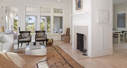 East Hampton: Chic 4 bed, Water Views, Walk to Beach, 5 min drive to Amagansett