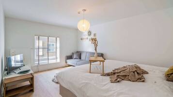 4 slaapkamers, een bureau, reisbedje, wifi