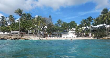 3 min from the beach! Lovely single-storey Ixora rental with terrace and balcony