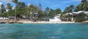 3 min from the beach! Lovely single-storey Ixora rental with terrace and balcony