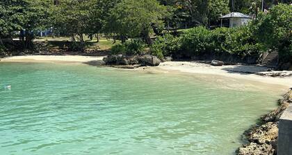 3 min from the beach! Lovely single-storey Ixora rental with terrace and balcony