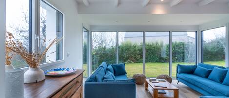 Tv, pejs, stereoanlæg