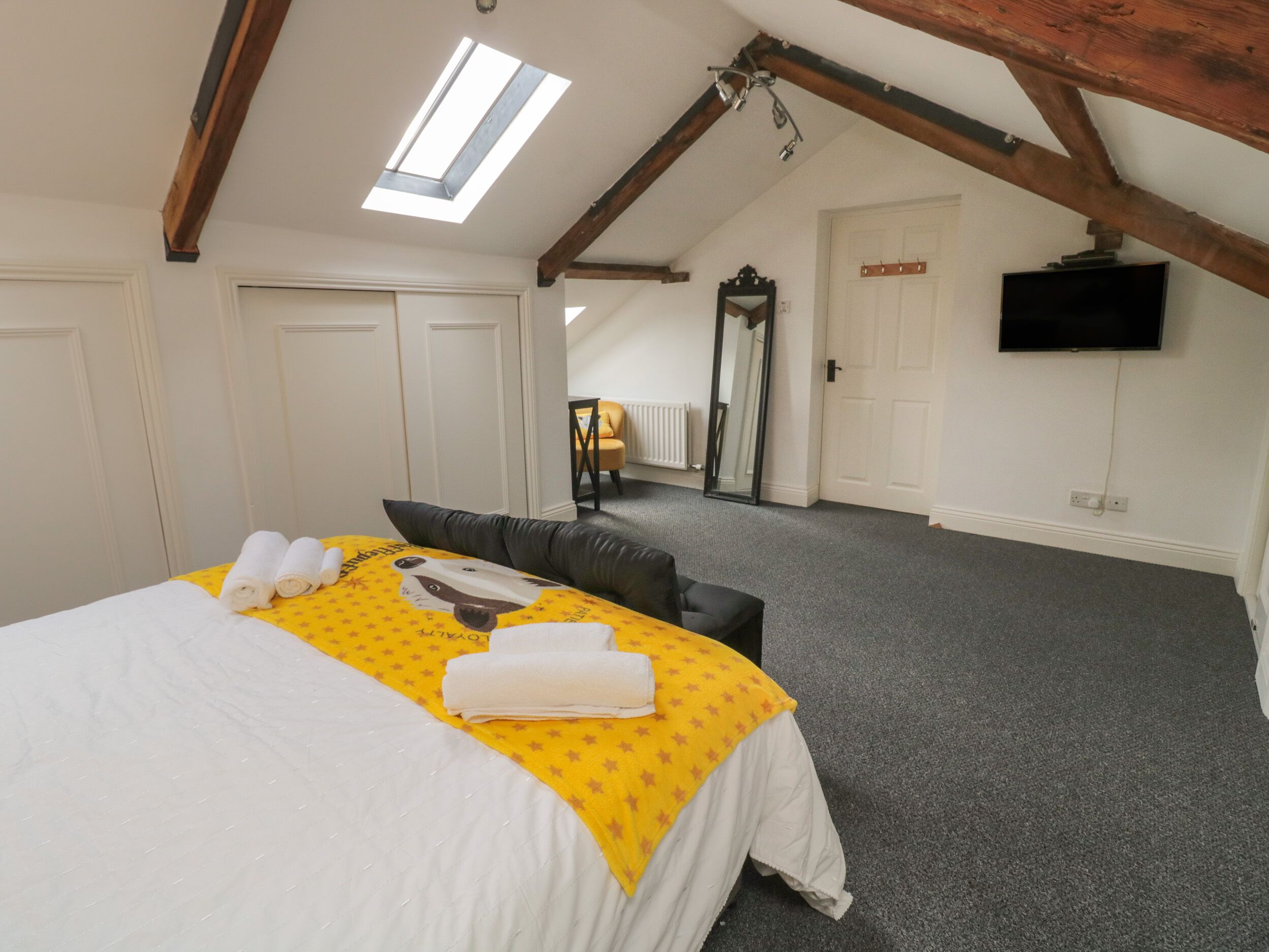 3 Schlafzimmer, individuell dekoriert, individuell eingerichtet