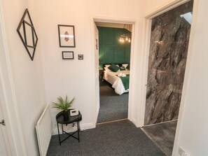 3 bedrooms, individually decorated, individually furnished, free WiFi - The Wizard's Loft (Alnwick)