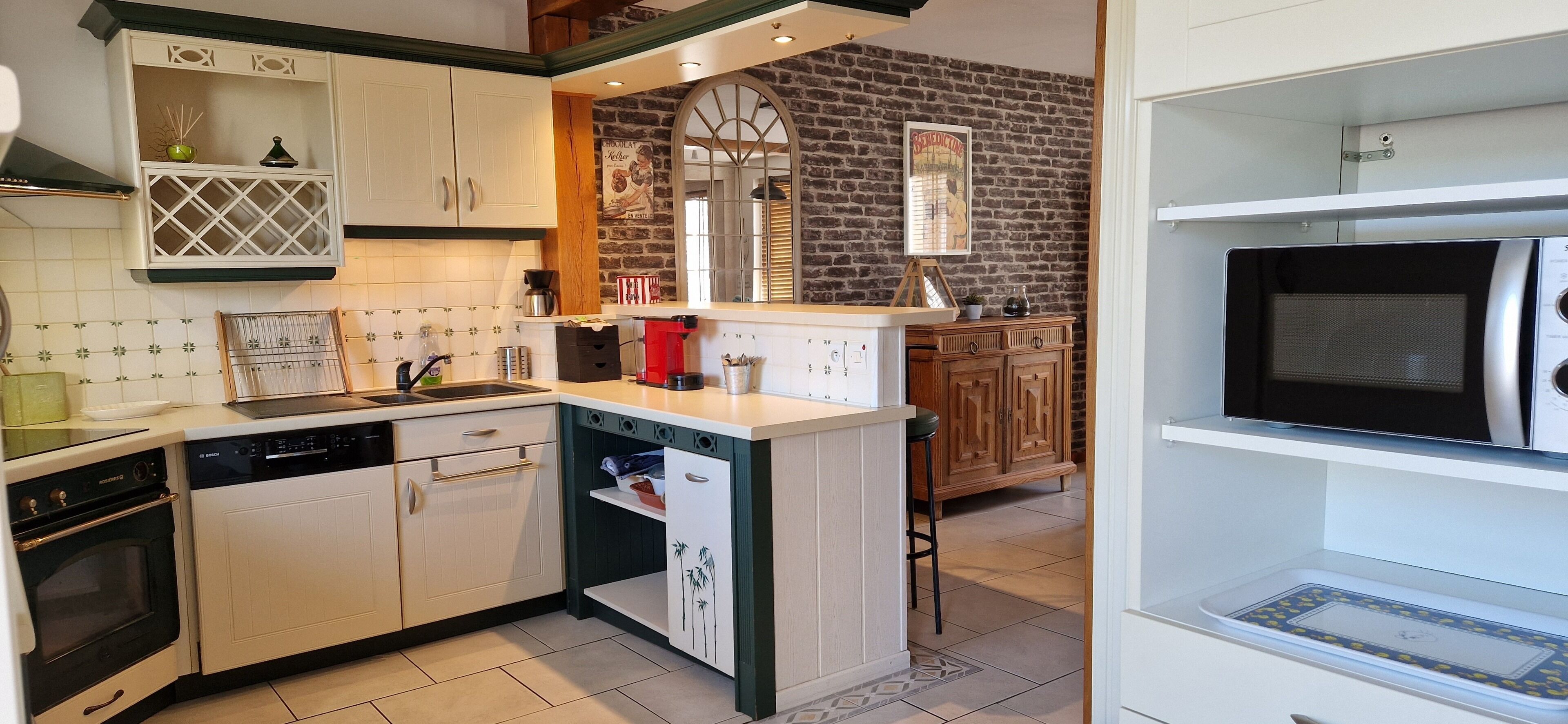 Frigorifero, microonde, forno, piano cottura