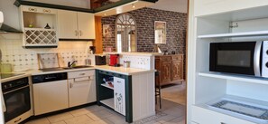 Fridge, microwave, oven, stovetop - Bel Appartement Duplex Avec Belle Terrasse à Proximité de la mer (Fécamp)