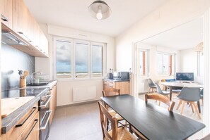 Kühlschrank, Mikrowelle, Ofen, Geschirrspüler