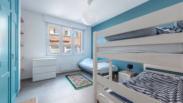 2 chambres, fer et planche Ă repasser