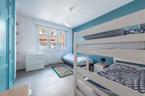 2 chambres, fer et planche à repasser