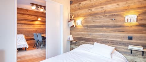 2 chambres, fer et planche Ă repasser