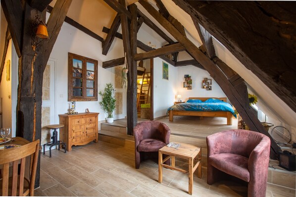 Iron/ironing board, free WiFi, bed sheets