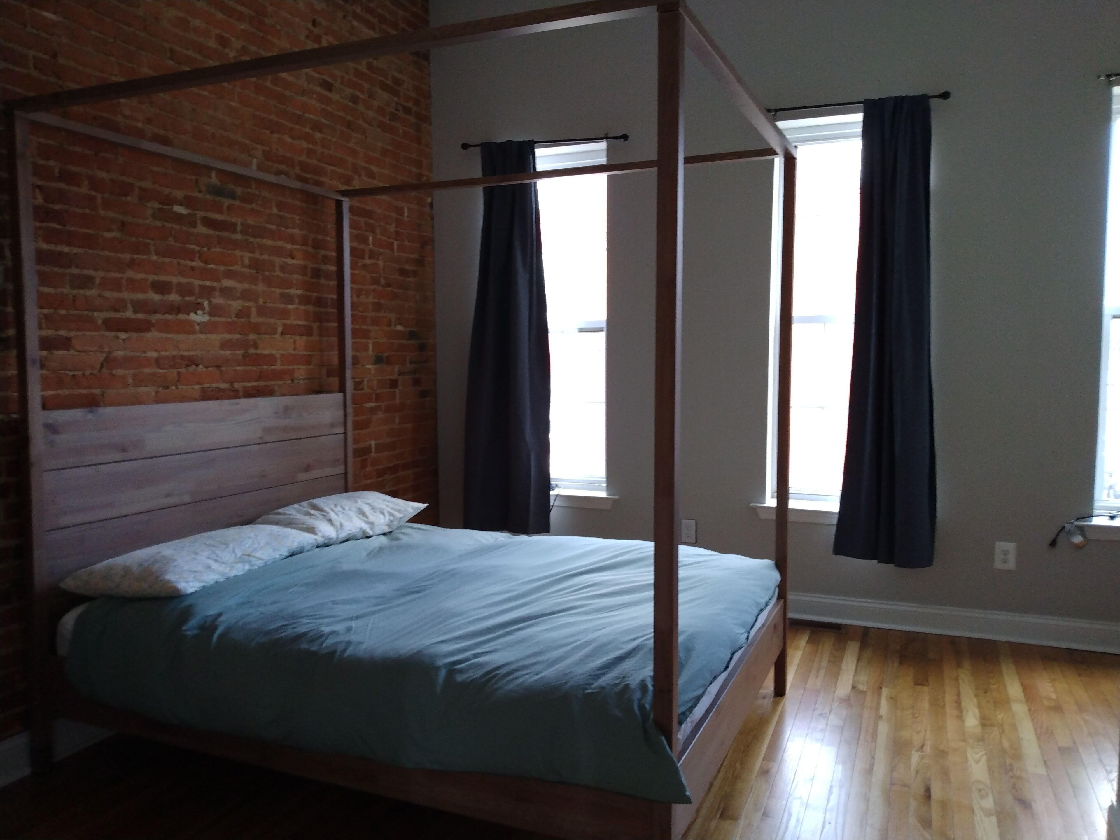 2 slaapkamers, een strijkplank/strijkijzer, beddengoed