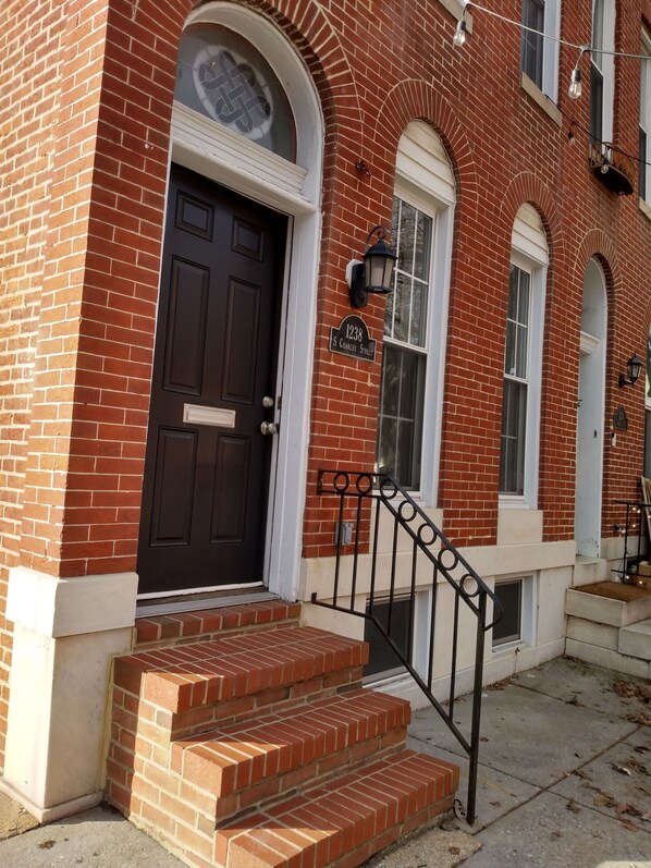 تفاصيل الفندق من الخارج