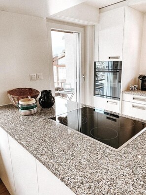 Réfrigérateur, four, plaque de cuisson, lave-vaisselle