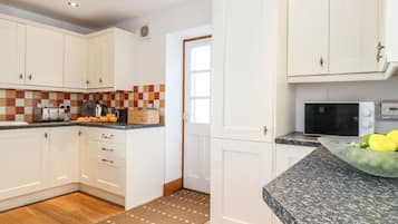 Fridge, dishwasher, cookware/dishes/utensils