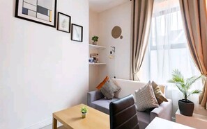 Living area - Skyline King Beautiful 1-bed Apartment in Swansea (Swansea)