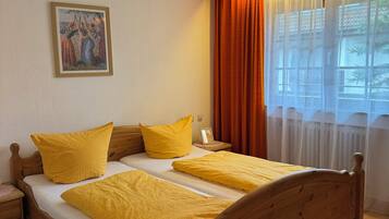 Standard Double Room | WiFi (free), bed sheets