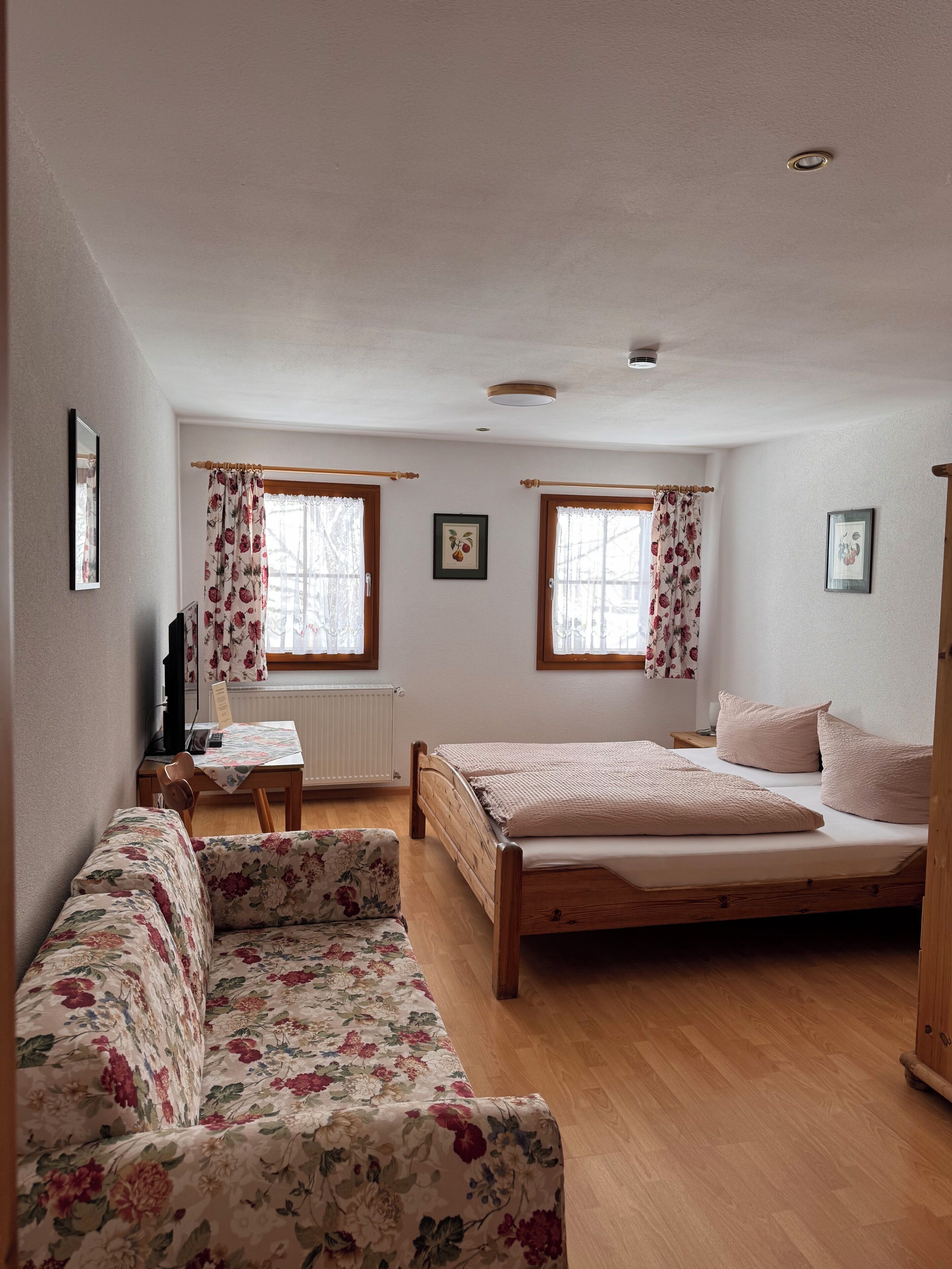 Habitación doble estándar | Wifi gratis y ropa de cama 