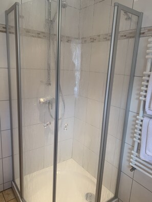 Habitación doble estándar | Baño | Toallas