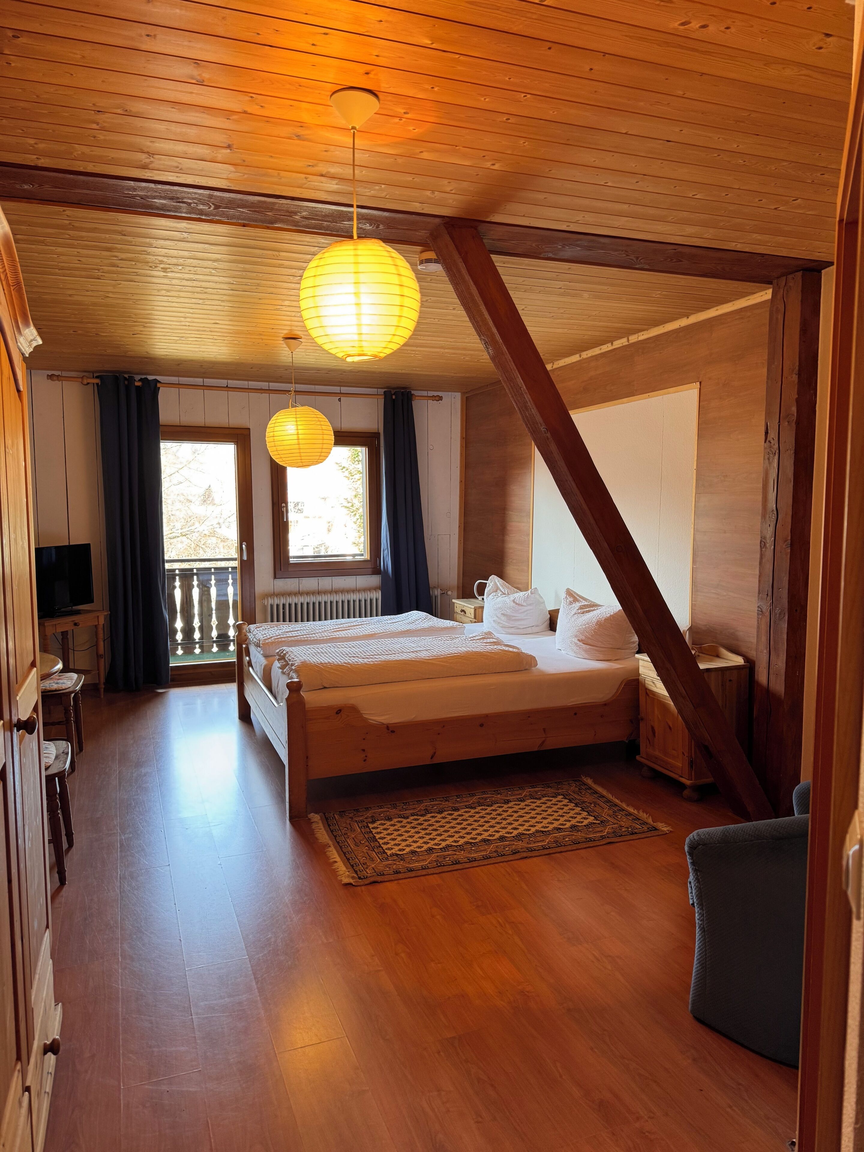 Free WiFi, bed sheets