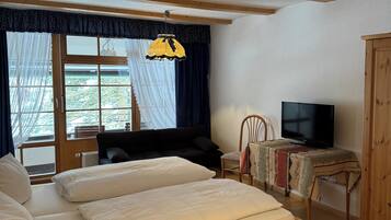 Free WiFi, bed sheets