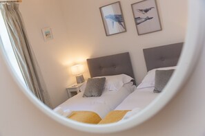 2 habitaciones, decoración personalizada y muebles diferentes