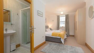 2 bedrooms, individually decorated, individually furnished, free WiFi