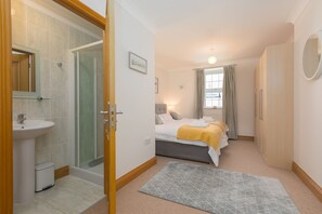 2 bedrooms, individually decorated, individually furnished, free WiFi