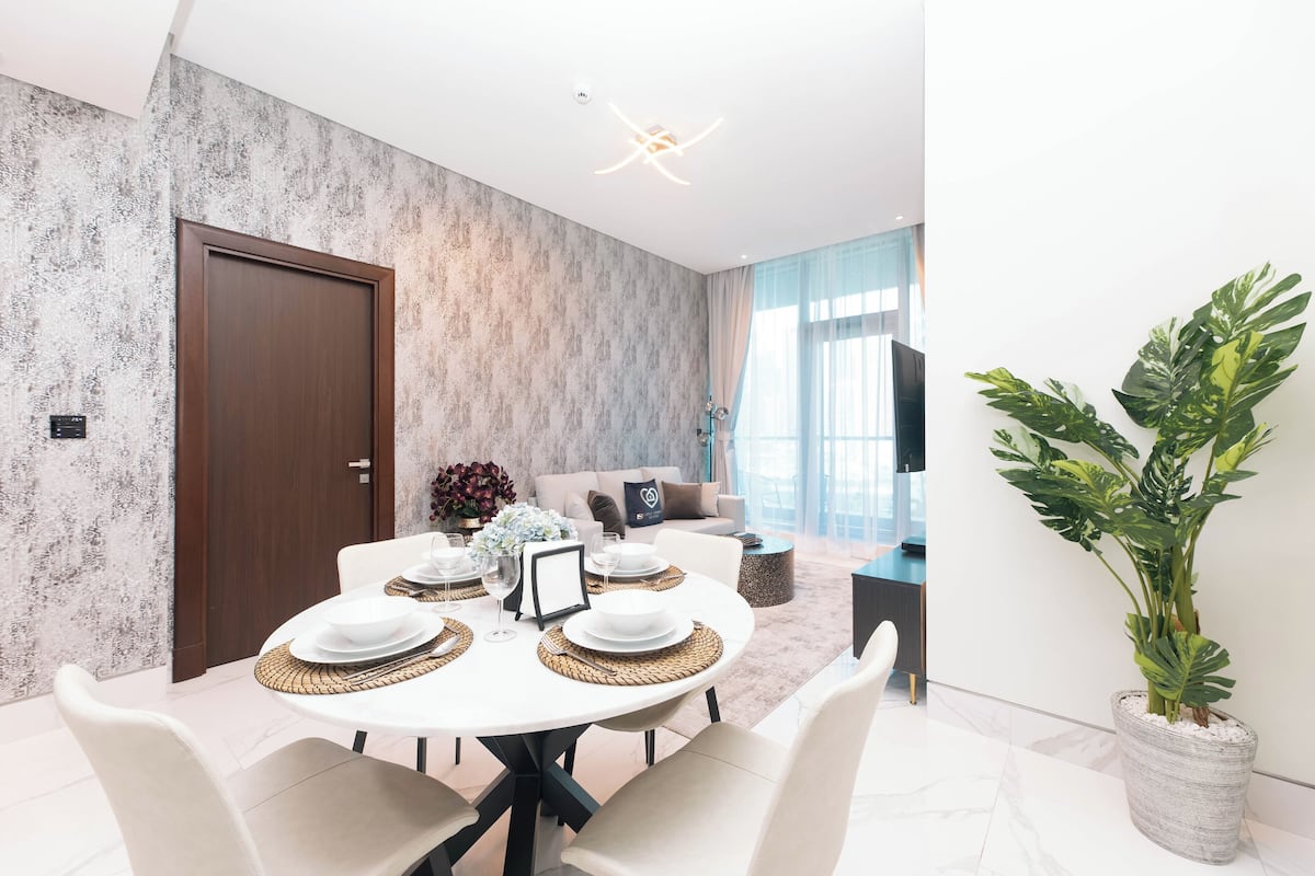Classic-Apartment, 1 Schlafzimmer | Essbereich im Zimmer