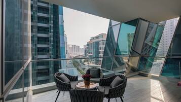 Deluxe Studio, 1 Queen Bed with Sofa bed | Terrace/patio