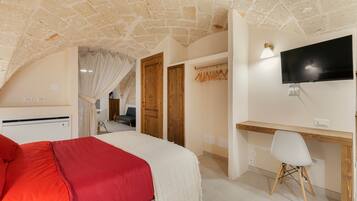 2 camere, una scrivania, ferro/asse da stiro, culla da viaggio