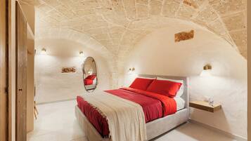 2 camere, una scrivania, ferro/asse da stiro, culla da viaggio