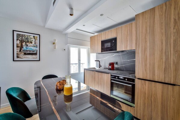 Réfrigérateur, micro-ondes, four, lave-vaisselle