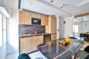 Kühlschrank, Mikrowelle, Ofen, Geschirrspüler