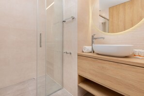 Shower, towels - Beaufort Estate Apartment by Renters (Kosakowo)