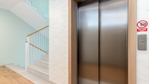 Unclassified image, 2 of 66, button - Beaufort Estate Apartment by Renters (Kosakowo)