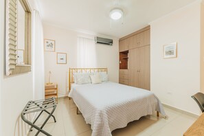2 室のベッドルーム、アイロン / アイロン台、旅行用ベビーベッド、WiFi (無料)